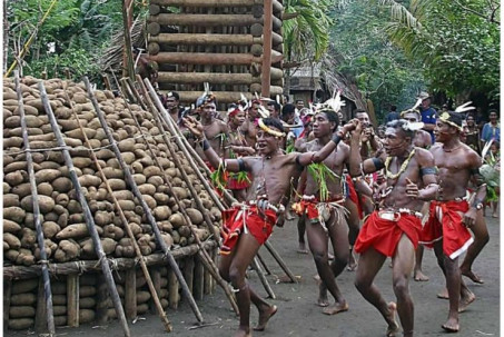 Hai bộ lạc xung đột trên "đảo tình yêu", hơn 30 người thiệt mạng