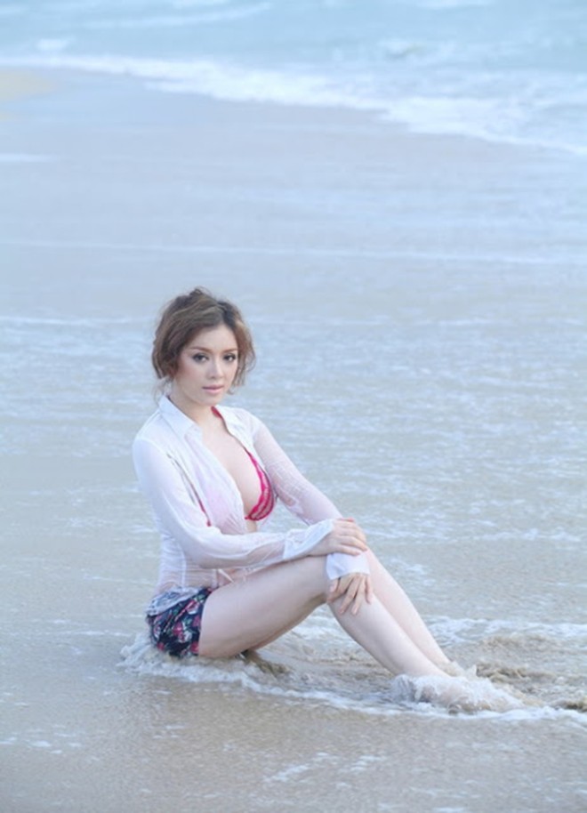 Mai Phương Thúy, Minh Hằng... diện sơ mi trắng hút hàng nghìn lượt like - 11