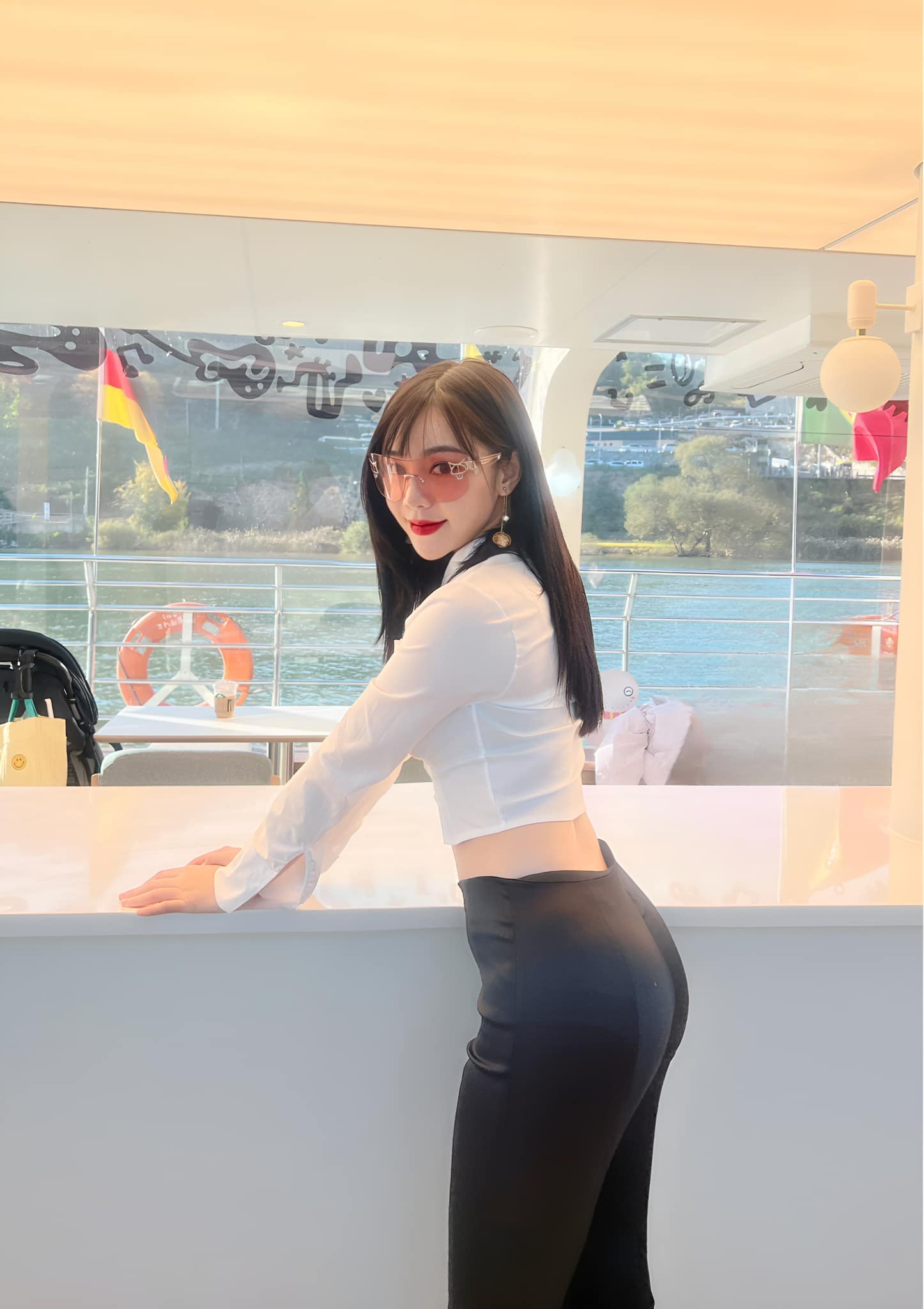 Mai Phương Thúy, Minh Hằng... diện sơ mi trắng hút hàng nghìn lượt like - 4