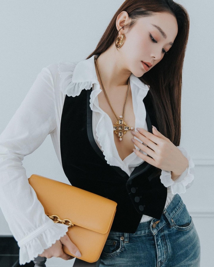 Mai Phương Thúy, Minh Hằng... diện sơ mi trắng hút hàng nghìn lượt like - 6