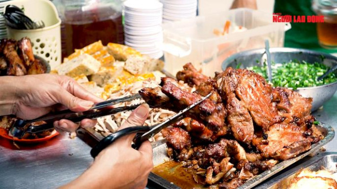 Món được nhiều người yêu thích tại quán là món cơm tấm sườn cọng giá 45.000 đồng