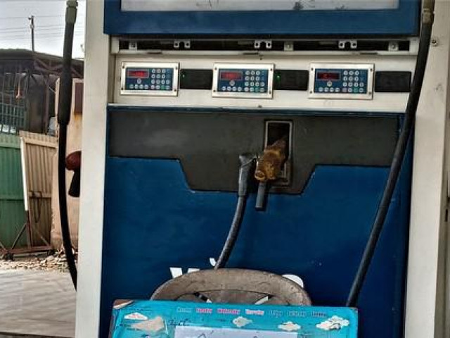 Thị trường - Tiêu dùng - Vì sao nhiều cây xăng chỉ bán 20.000 đồng/xe máy?