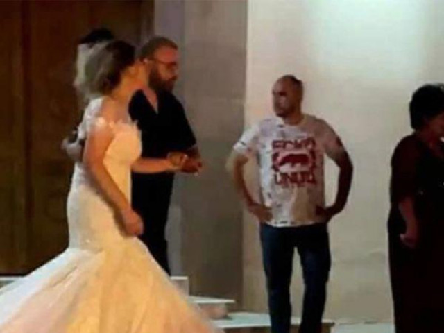 Bạn trẻ - Cuộc sống - Chú rể trúng đạn tử vong ngay trong đám cưới vì bị sát thủ nhận nhầm người