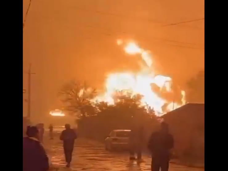 Thành phố ở Donetsk trúng pháo Ukraine, 12 bể nhiên liệu bốc cháy