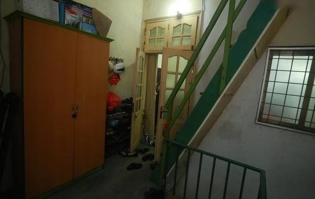 Đỗ Mỹ Linh rất ít chia sẻ hình ảnh về căn nhà
của mình. Lần duy nhất Mỹ Linh chia sẻ là khi cô vừa mới đăng
quang. Dẫu vậy kể từ đó căn nhà cũng không có nhiều thay đổi lớn.
Trong ảnh là lối vào căn nhà.