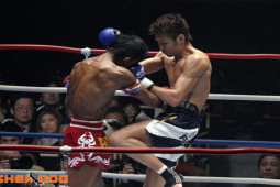 Thể thao - "Thánh Muay Thái" bị đấm ngất trong tư thế đứng, sắp "trả thù" sau 14 năm