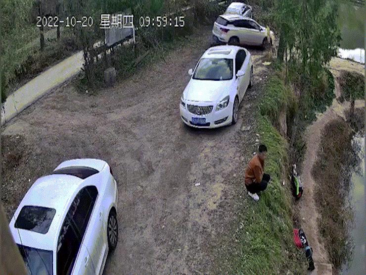 Ô tô - Clip: Đi xem câu cá, thanh niên ngỡ ngàng nhìn ô tô "biến mất"