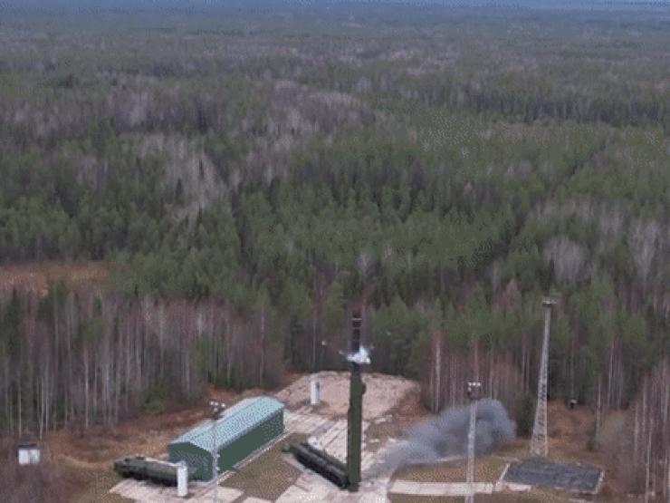 Thế giới - Video tên lửa đạn đạo Nga khai hỏa từ tàu ngầm, từ đất liền trong tập trận hạt nhân