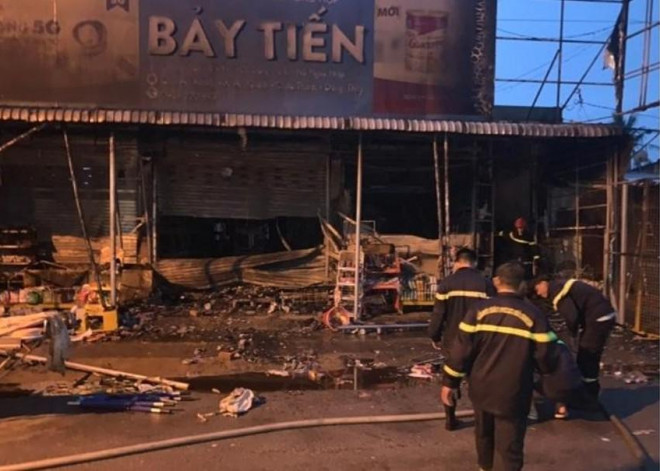 Hiện trường vụ cháy cửa hàng bách hóa khiến 3 người tử vong. Ảnh: CACC