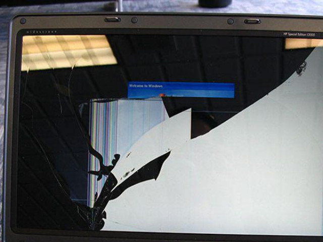 Bạn trẻ - Cuộc sống - Con phá hỏng laptop của người trông trẻ, mẹ có hành động gây bức xúc