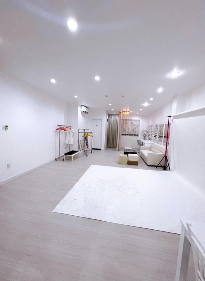 Phòng chụp studio riêng của người đẹp.