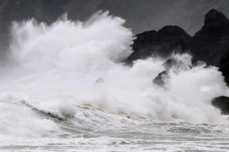 Tin tức trong ngày - Bão Nalgae vào Biển Đông tương tác với không khí lạnh, đường đi khó lường