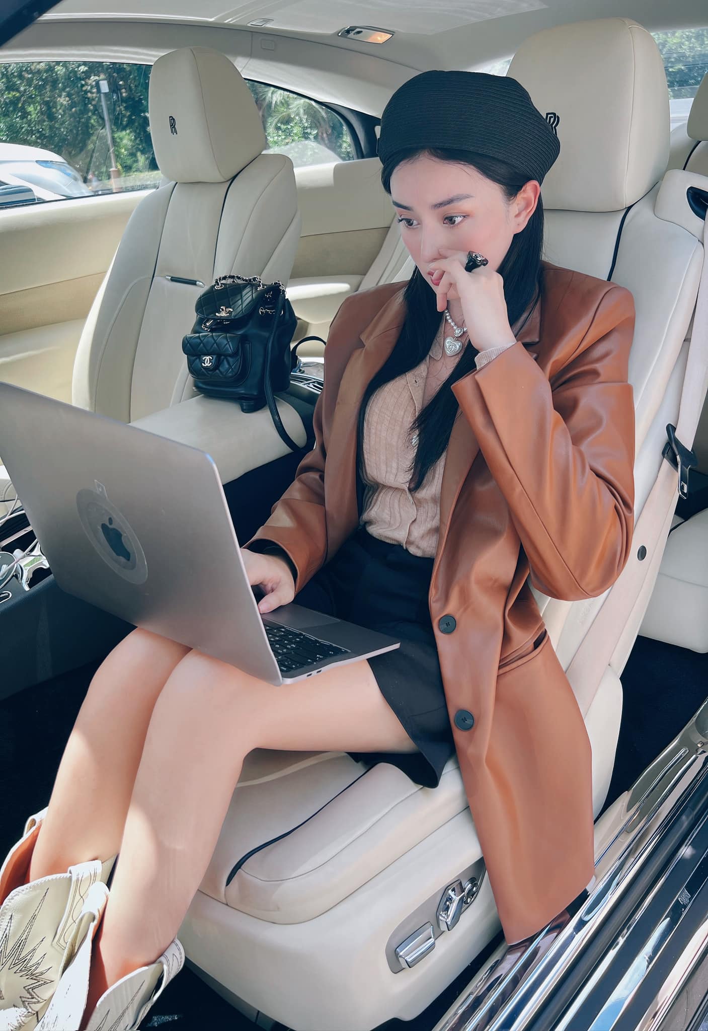 Gái xinh An Giang lấy chồng đại gia lớn hơn 15 tuổi, &#34;vén màn&#34; cuộc sống giàu sụ ở Thái Lan - 3