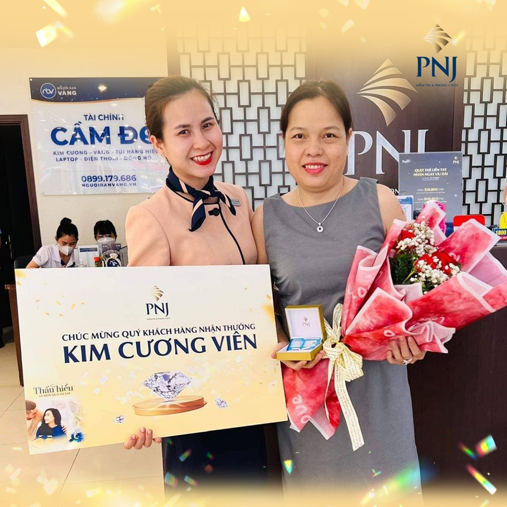 Chị Vân Anh (TP. HCM) vẫn còn cảm xúc bất ngờ khi mình được trúng giải từ chương trình
