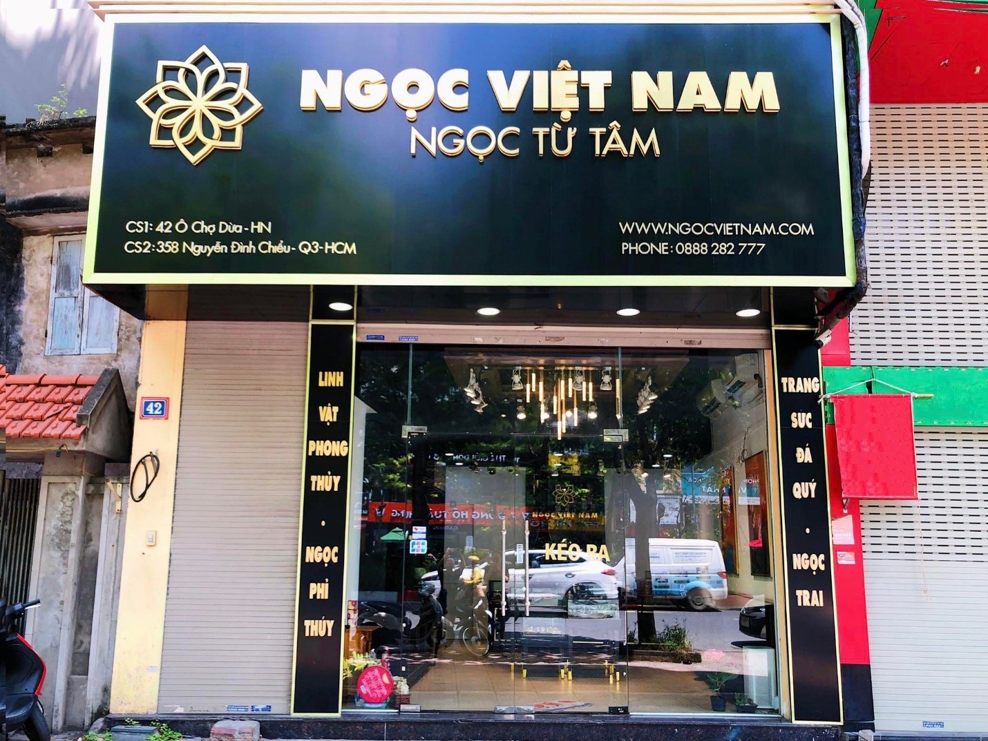 Ngọc Việt Nam với 2 cửa hàng tại Hà Nội và Thành phố Hồ Chí Minh
