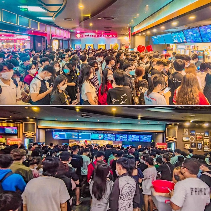 Hàng trăm người đổ về các rạp chiếu phim để xem phim và nhận bỏng ngô miễn phí khi mua vé.