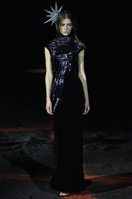 Những trang phục sàn diễn thời trang lấy cảm hứng từ phù thủy cho Halloween - 2