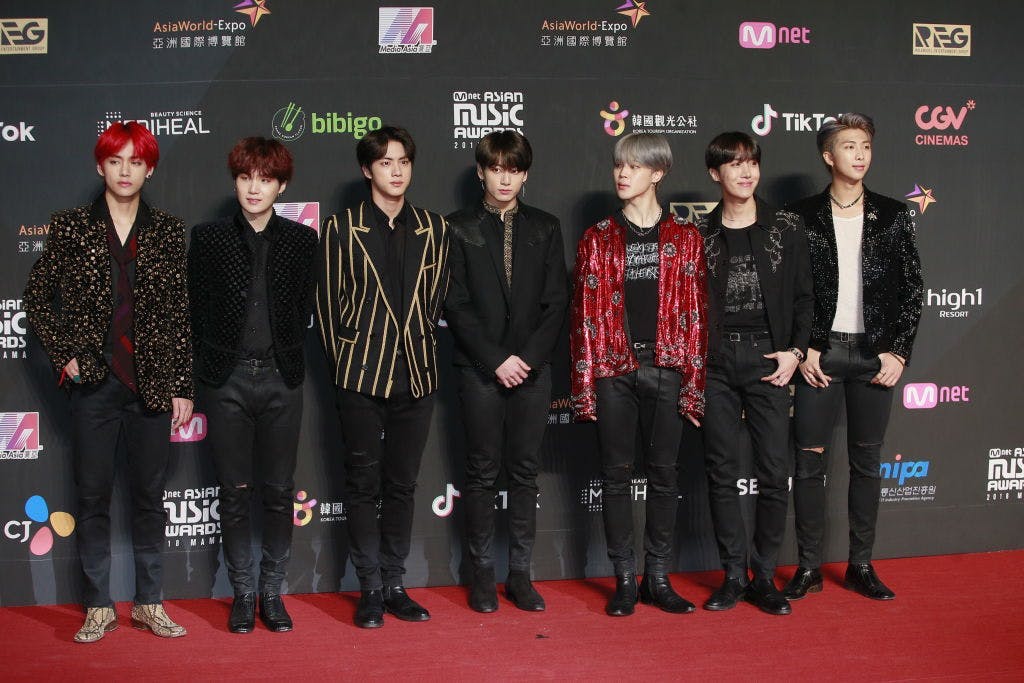 Tháng 12 năm 2018: BTS tham dự M-Net Asian Music Awards tại Saint Laurent.