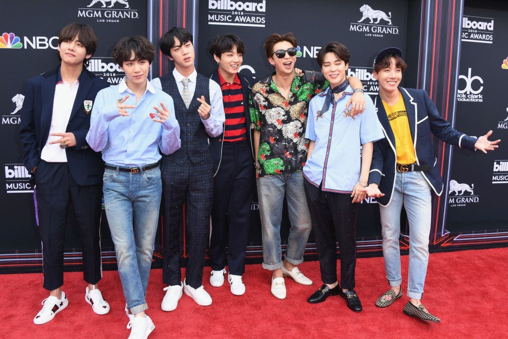 Tháng 5 năm 2018: Nhóm nhạc nam mặc Gucci khi tham gia BBMAs.