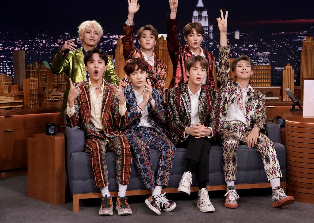 Tháng 9 năm 2018: Nhóm nổi bật với những bộ vest có hoa văn khi tham gia chương trình 'The Tonight Show Starring Jimmy Fallon.'