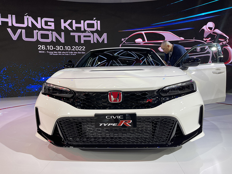 Ảnh thực tế Honda Civic Type R 2023 tại VMS 2022 - 2