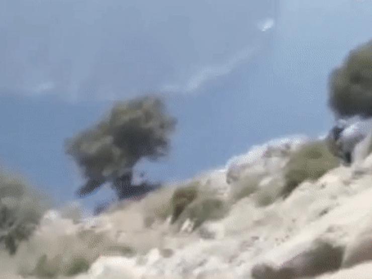 Thế giới - Tới vách đá chụp ảnh selfie, chồng thình lình đẩy vợ xuống vực sâu