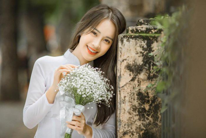 Ngô Mai Phương, nữ sinh làng Trà Phương đoạt giải Á khôi 1 và Miss Thân thiện của cuộc thi Hoa khôi Sinh viên 2016, đem lại niềm hãnh diện cho quê hương
