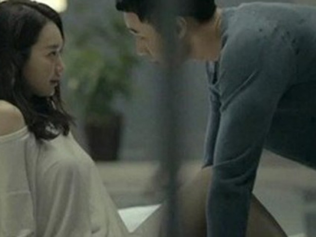 Bạn trẻ - Cuộc sống - Vợ vẫn còn thương nhớ người yêu cũ và lén lút gặp nhau, chồng đau khổ mà không thể dứt tình ly hôn