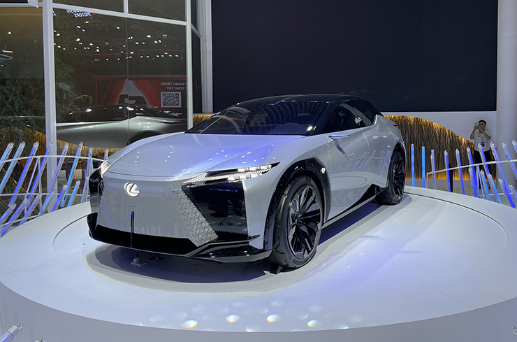 Xe điện ý tưởng Lexus LF-Z Electrified lần đầu tiên xuất hiện tại Việt Nam - 15