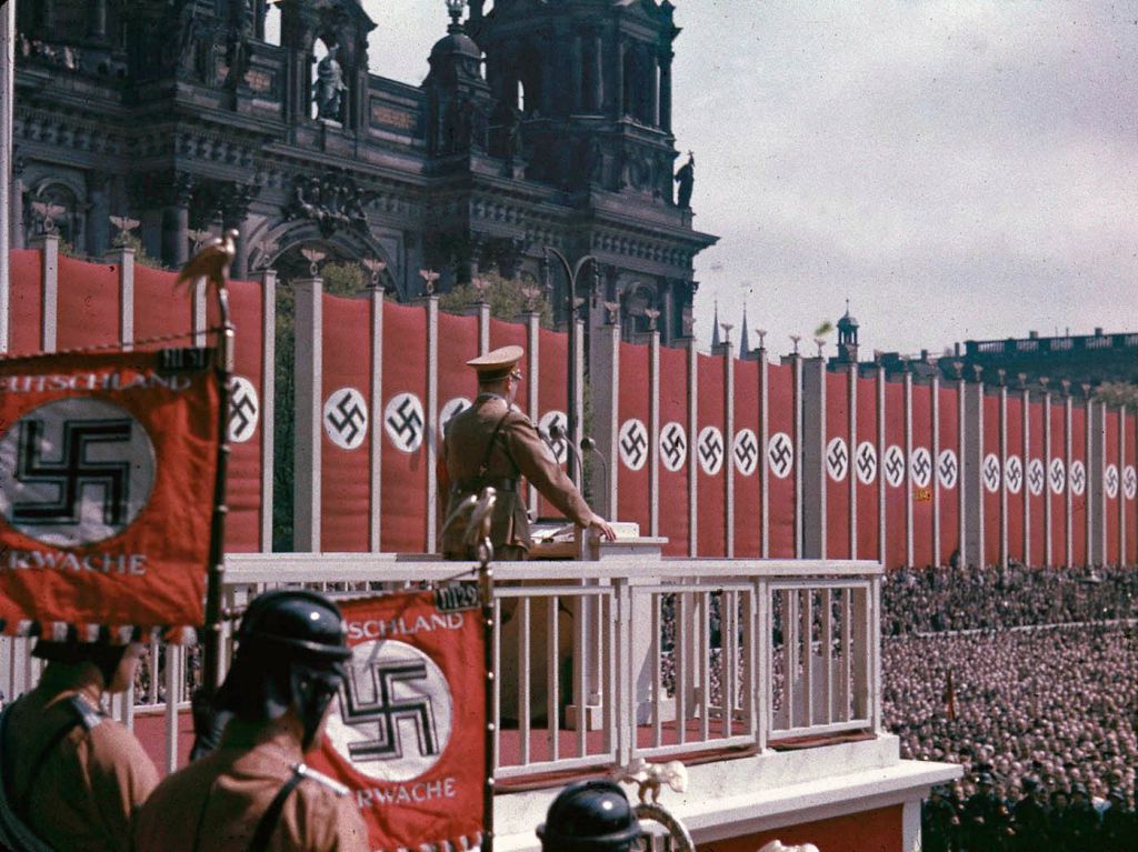 Phát xít Đức từng gieo rắc nỗi kinh hoàng cho người dân Ba Lan và người Do Thái ở châu Âu trong Thế chiến II (ảnh: History)