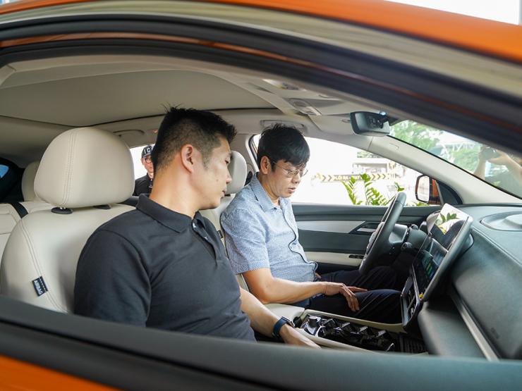 Tin tức ô tô - Người Sài Gòn lái thử VinFast VF 8: “Đáng mua nhất trong tầm giá 1 tỷ đồng!”