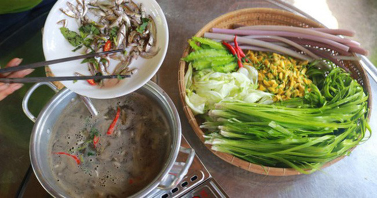 Thứ rau dại này giờ này đã trở thành đặc sản, có mặt ở nhiều tỉnh thành, được các nhà hàng, quán ăn tìm mua.
