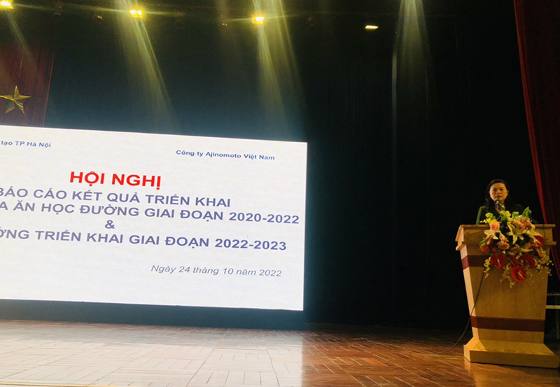 Bà Trần Lưu Hoa - Phó Giám Đốc Sở GDĐT Hà Nội phát biểu tại Hội nghị báo cáo kết quả triển khai Dự án Bữa ăn học đường giai đoạn 2020-2022 tại Hà Nội ngày 24.10 vừa qua.