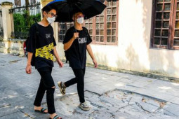 Tin tức trong ngày - Đá lát vỉa hè tuổi thọ 70 năm vỡ nát sau thời gian ngắn sử dụng