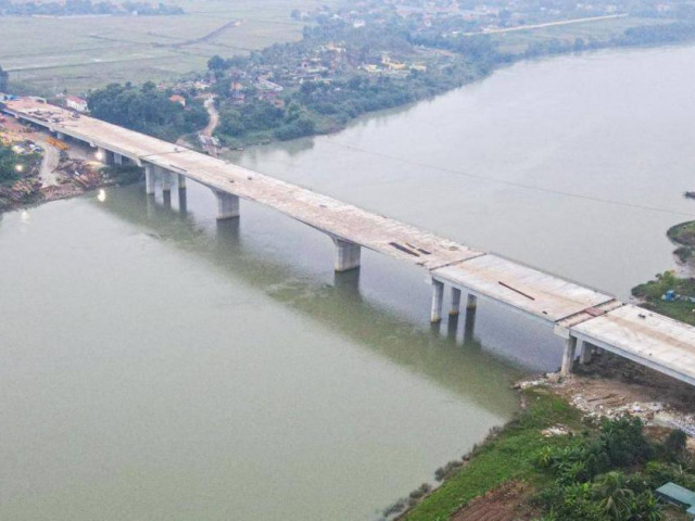 Tin tức trong ngày - Cận cảnh cầu vượt sông Mã trên tuyến cao tốc Bắc - Nam sắp cán đích