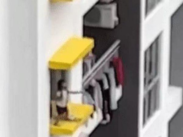 Phi thường - kỳ quặc - Hãi hùng xem clip 2 đứa trẻ chơi đùa ngoài cửa sổ trên tầng 17 chung cư