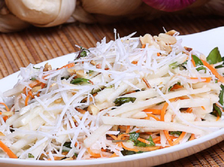 Củ hủ dừa có hương vị đặc trưng, giòn giòn, vị ngọt mát, thoảng hương dừa.
