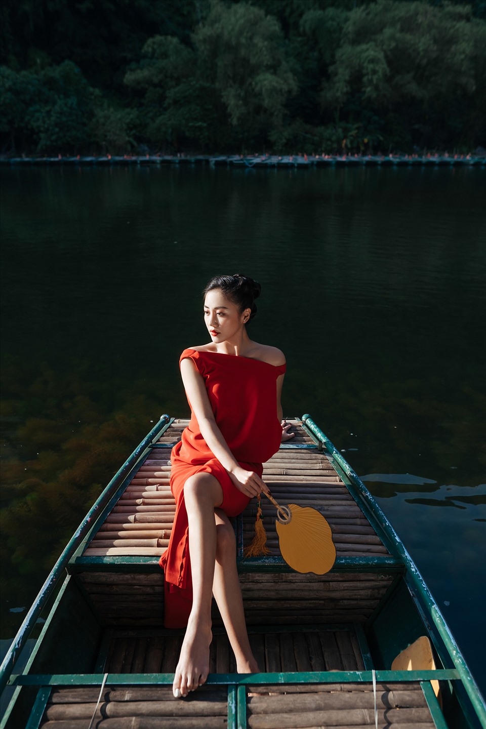 Nhiều người dành lời khen ngợi cho sắc vóc lẫn gu thời trang ngày càng tinh tế của Văn Mai Hương.