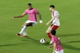 Bóng đá - Video bóng đá Hà Tĩnh - Viettel FC: Nguyên Mạnh hóa "người nhện", cột dọc rung chuyển (V-League)