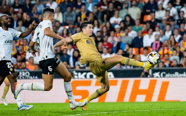 Lewandowski giúp Barca giành chiến thắng nghẹt thở