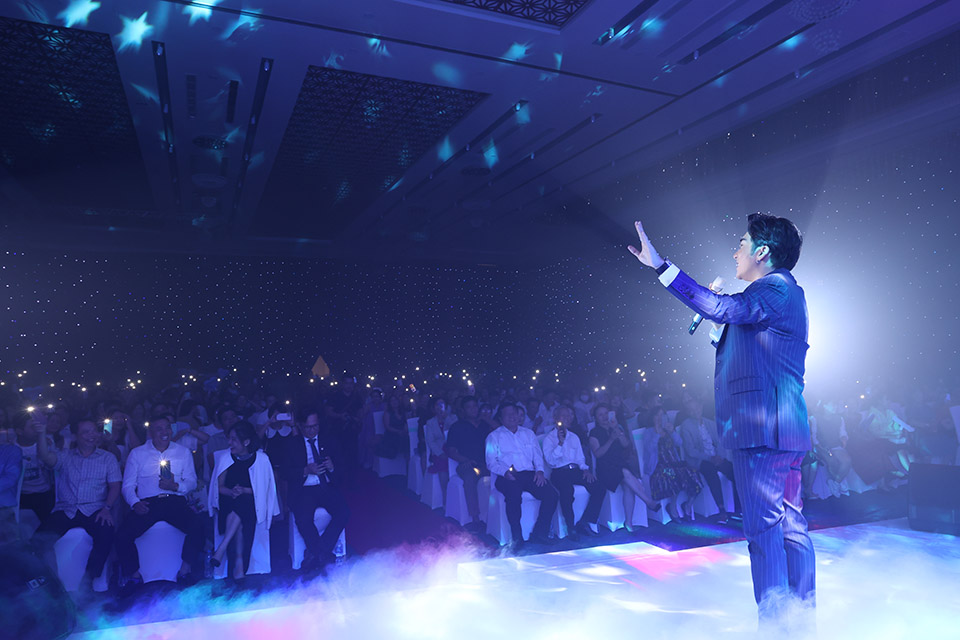 1.500 khán giả Phú Yên phủ kín đêm nhạc của Quang Hà