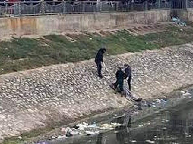 Pháp luật - Tìm tung tích thi thể phân hủy mạnh ở sông Tô Lịch