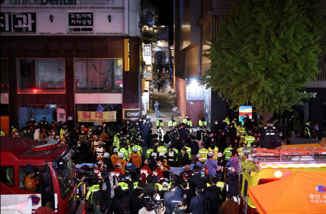 Ảnh: Không khí tang thương ở Seoul sau thảm kịch giẫm đạp khiến hơn 150 người thiệt mạng - 1
