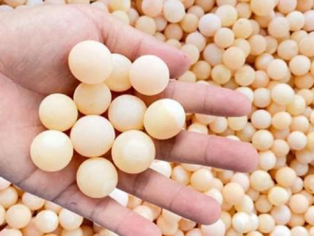 Thị trường - Tiêu dùng - Loại trứng đẹp như ngọc, tưởng không ăn được mà "cháy" hàng quanh năm