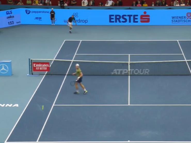 Thể thao - Clip nóng tennis: Medvedev có cú đánh "lá vàng rơi" khó ai đỡ được