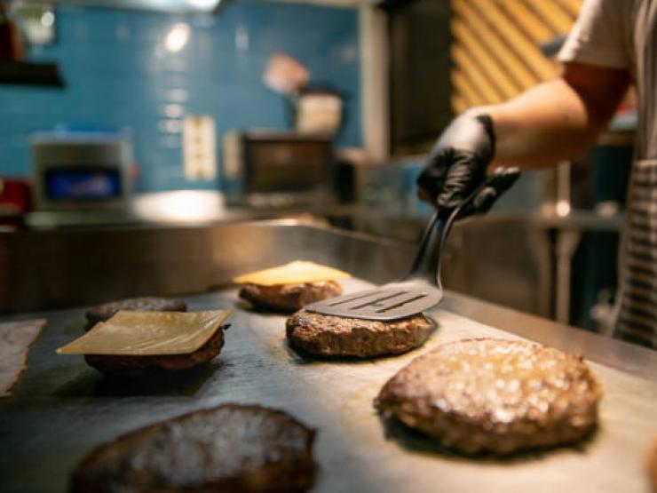 Kinh doanh - Đồng yên thấp, bất ngờ với mức lương của lao động tại Nhật