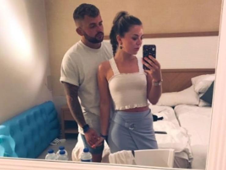 Bạn trẻ - Cuộc sống - Selfie cùng bạn trai trong phòng rồi gửi ảnh cho mẹ, cô gái ngượng chín mặt vì bị bố phát hiện ra điều "nhạy cảm"