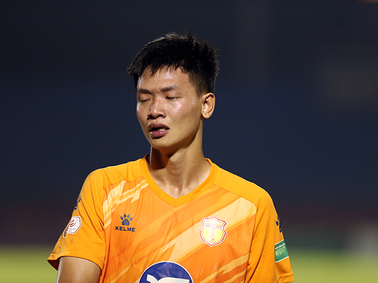 Thủ môn U23 Việt Nam khóc nức nở sau trận hòa đội Tiến Linh