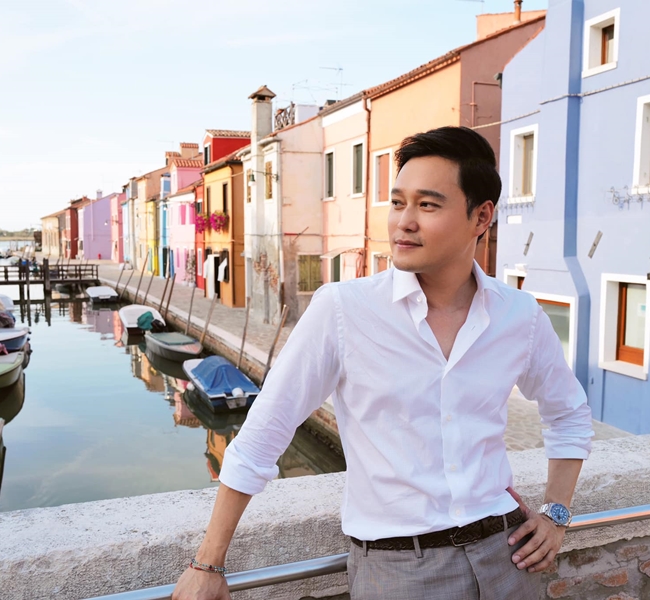 Từ năm 2016, Quang Vinh chuyển sang làm blogger du lịch, chuyên review những địa điểm nổi tiếng trong nước cũng như trên thế giới.&nbsp;
