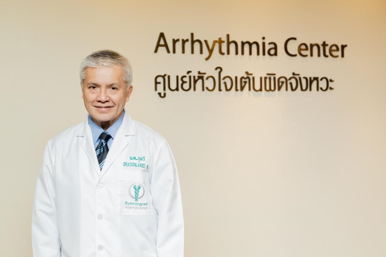 Giáo sư, Tiến sĩ, Bác sĩ sinh lý điện tim Koonlawee Nademanee.
